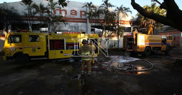 La Nación / Incendio de gran magnitud en colchonería de Lambaré ya está controlado