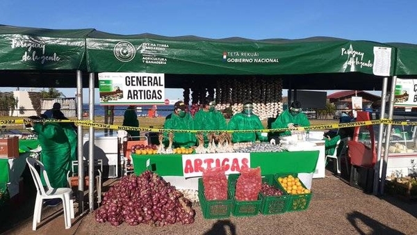 HOY / Inauguran la feria de pequeños productores en la costanera de la Playa San José de Encarnación