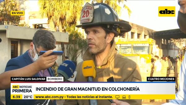 Controlan incendio de gran magnitud en colchonería - ABC Noticias - ABC Color