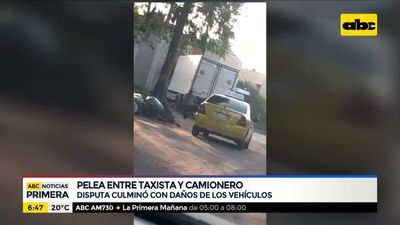 Pelea entre taxista y camionero en plena calle - ABC Noticias - ABC Color