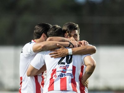 El doblete de un punta de 17 años empuja a River Plate octavos de final