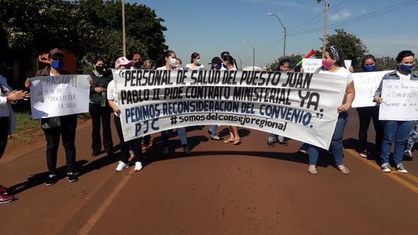 Funcionarios del Hospital Juan Pablo II cierran ruta para exigir ser nombrados por Salud - Nacionales - ABC Color