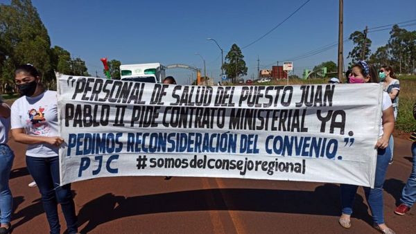 Personal del Puesto de Salud de barrio Obrero se manifiesta con cierre de ruta