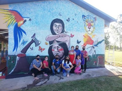 ''EL ARTE Y EL MEDIO AMBIENTE'' PINTAN MURAL EN LA ESCUELA LAS DELICIAS