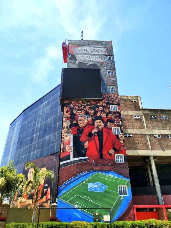 El mural en el estadio de Colón que inmortaliza la final en la Nueva Olla