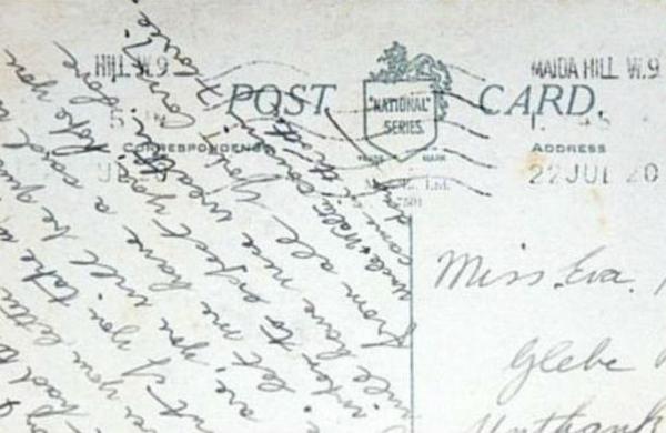 La misteriosa tarjeta postal que llegó 100 años después al buzón de una casa - SNT