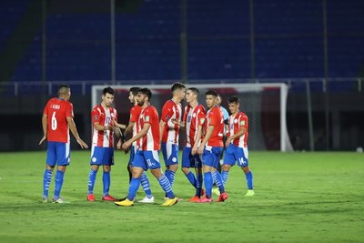 Tres jugadores son desconvocados y Berizzo llama a uno del exterior