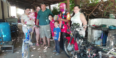Concepción: Regalan bicicleta a un humilde canillita