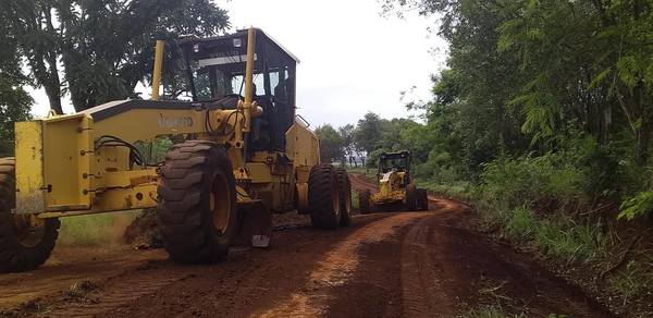 INTENSAS TAREAS DE REPARACIÓN DE CAMINOS EN TOMAS R. PEREIRA
