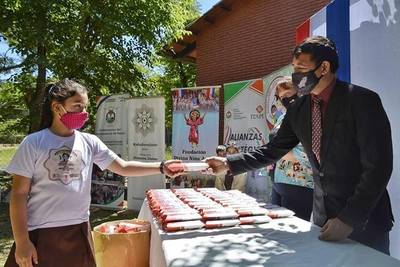 FOMENTAN LA HIGIENE BUCAL MEDIANTE LA ENTREGA DE PRODUCTOS