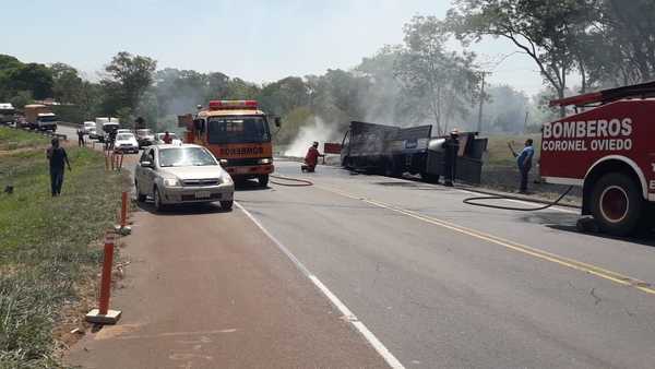 Camión de carga se incendia en "Curva S" – Prensa 5