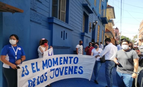 HOY / Jóvenes liberales piden autonomía: "Nuestra oficina está ocupada por el chofer de Efraín"