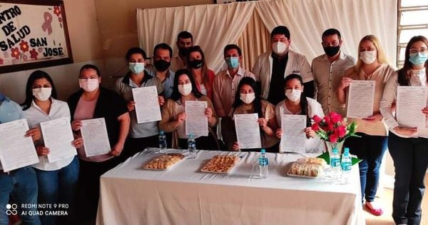 La Nación / Trabajadores del consejos de salud celebran su inclusión en la nómina de la función pública