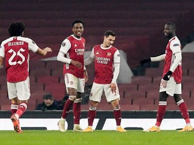Arsenal sufre para remontar a un combativo Molde