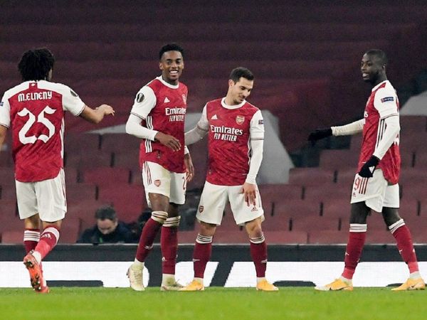Arsenal sufre para remontar a un combativo Molde