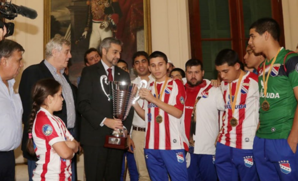 HOY / Cuando Paraguay fue campeón y ni Lío Messi lo es