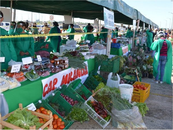 Gran feria de productos agrícolas en la Costanera de Encarnación