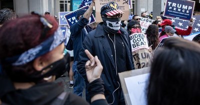 La Nación / Manifestantes pro y anti-Trump cruzan acusaciones en Pensilvania