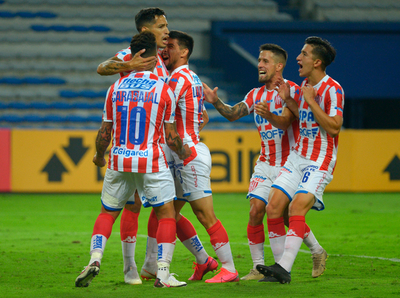 Unión de Santa Fe hace historia metiéndose a octavos