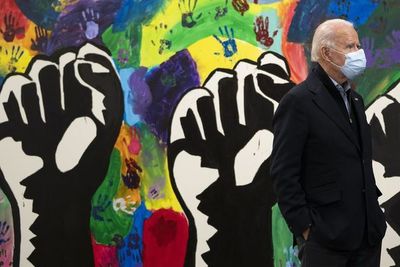 Biden ojerúre py’aguapy ha oñeha’ã ikatu haguã “cada papeleta ojeipapa” - ABC Remiandu - ABC Color