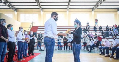 La Nación / Critican a legisladores que solo actúan a través de las redes sociales