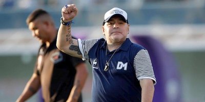 Crónica / El “10” debe seguir en el hospital, aunque no quiera