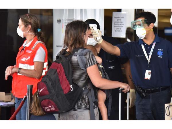 Acuerdan levantar la cuarentena para viajeros desde el 15