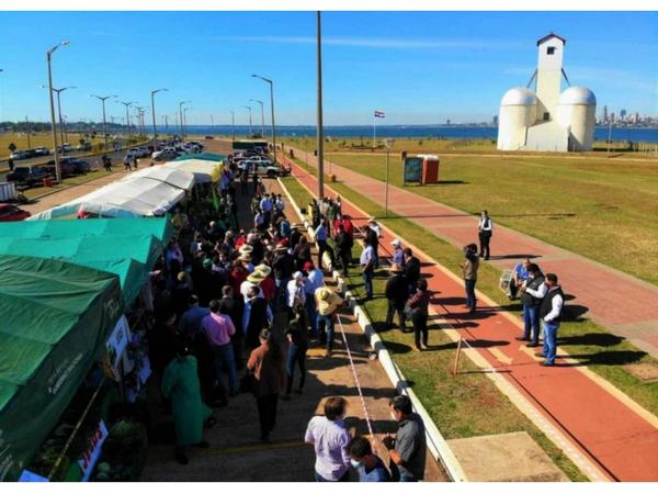 Gran expoferia de productos  en la Costanera encarnacena