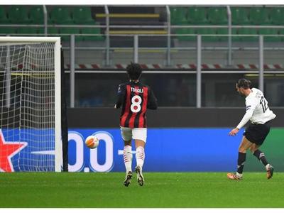 Milan es goleado y los  clubes   ingleses triunfan