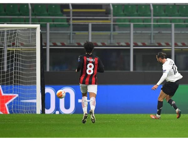 Milan es goleado y los  clubes   ingleses triunfan