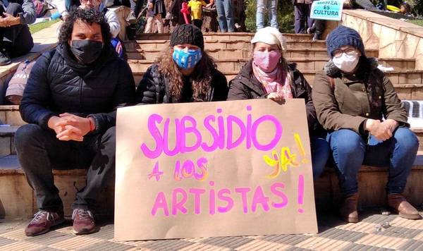 Artistas no cobran aún el subsidio, y en Hacienda achacan a los avivados - ADN Paraguayo