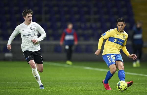 Blas Riveros debutó, hizo un lujo y asistió en el triunfo del Brøndby IF