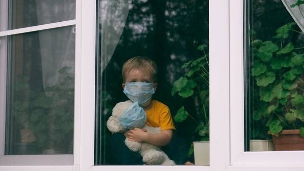 HOY / Ante segunda ola, en Francia instan a usar mascarilla incluso en la casa
