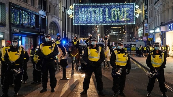 Más de 100 detenidos en una protesta en Londres contra el confinamiento | .::Agencia IP::.