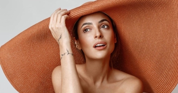 “Miss Pirú” dejó el glamour de lado y se dio un pequeño tentempié