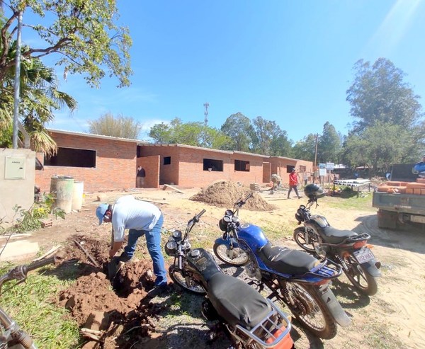 San Bernardino: Intervienen conexión clandestina de agua en una urbanización - ADN Paraguayo