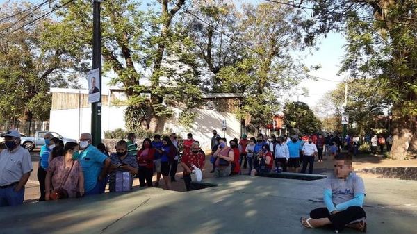 A dos semanas de billetaje electrónico, sigue la odisea de los pasajeros para conseguir las tarjetas - Nacionales - ABC Color