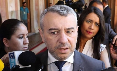 HOY / “Políticos opositores oportunistas solo buscan tapas de diarios sin dar soluciones”