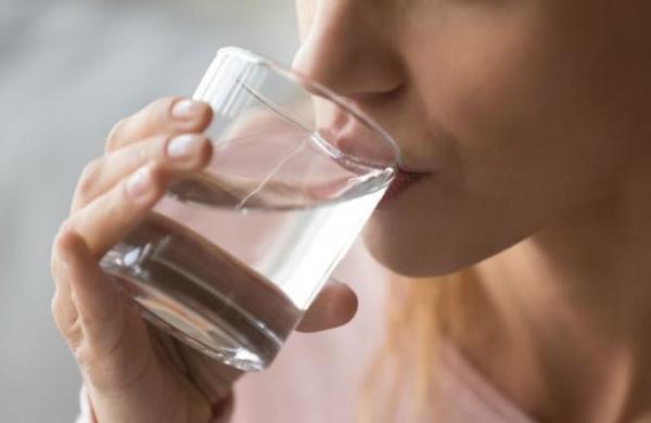 Esta es la cantidad exacta de agua que debes beber si quieres perder peso - SNT