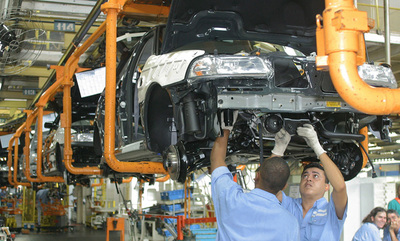La producción brasileña de vehículos sube en octubre pero en el año cae 38 % - MarketData