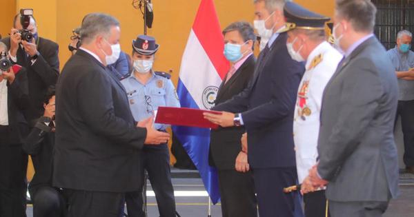 Otorgan reconocimiento a funcionarios de seguridad antiterrorista