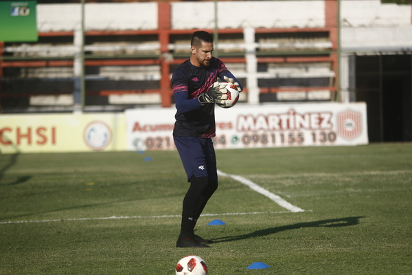 Eduardo Berizzo cita a 11 jugadores del plano local