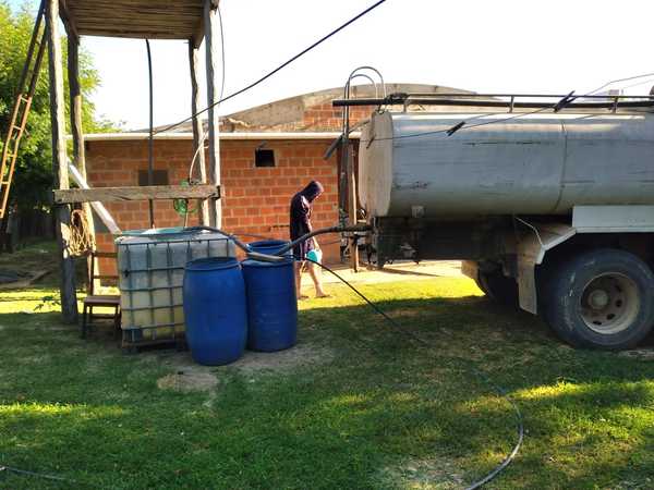 Realizan acarreo de agua en Toro Pampa