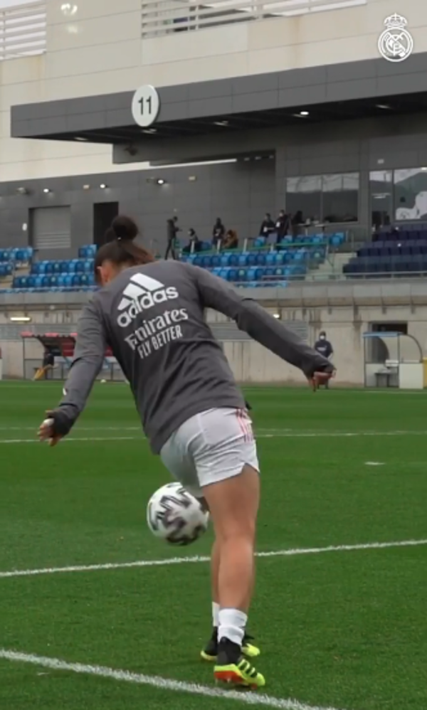 Real Madrid destaca el lujo de la paraguaya Martínez para bajar el balón