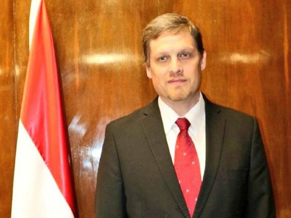 Natalicio Chase figura como representante de firma adjudicada por el MOPC