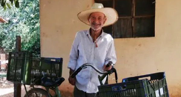 Jóvenes le cumplieron el sueño de tener una heladera a un humilde vendedor ambulante - Noticiero Paraguay