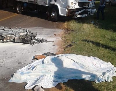 Motociclista muere tras ser embestido por un camión