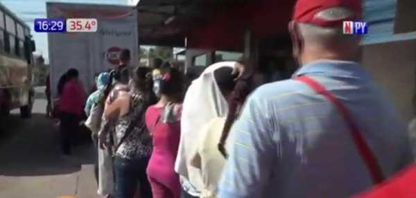 Filas se extienden por cuadras para conseguir billetaje electrónico | Noticias Paraguay