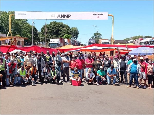 Trabajadores fronterizos vuelven a bloquear acceso a puertos