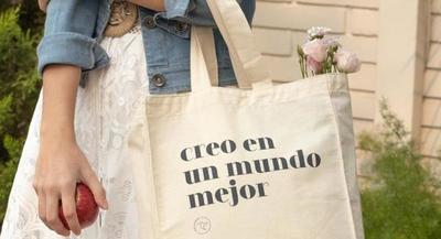 Internas del Buen Pastor elaboran bolsas de lienzo ecológicas para la venta